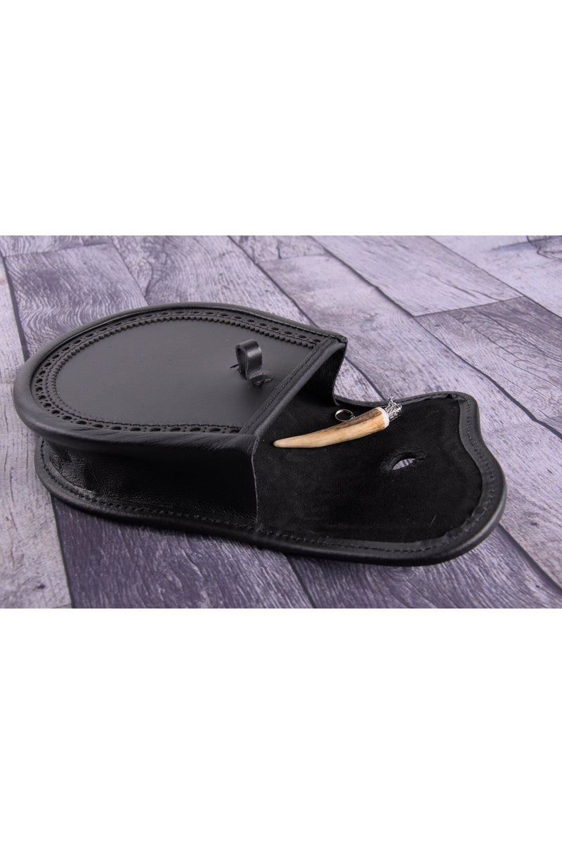 Sporran With Horn Pin Black Leather