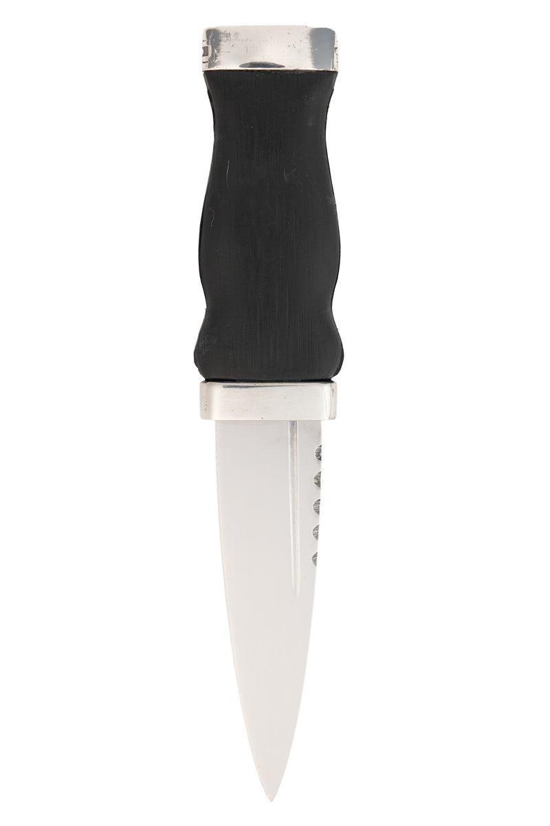 The reverse of the Celtic Rope Sgian Dubh showing the handle detail and pewter metalwork.