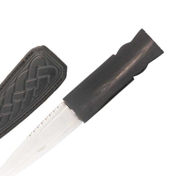 Sgian Dubh Oxhorn handle, carved thistle top, rear handle detail