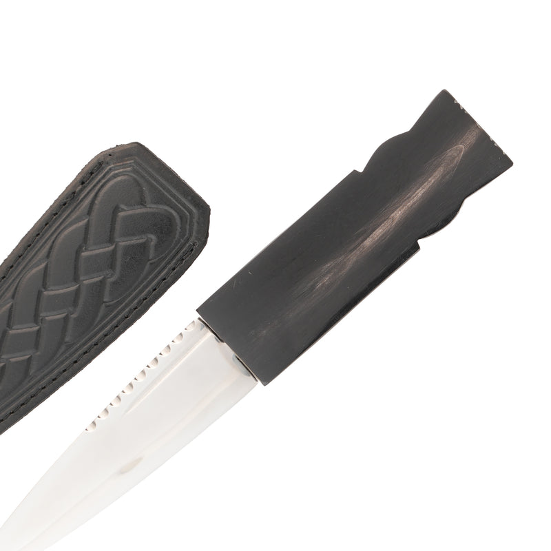 Sgian Dubh Oxhorn handle, carved thistle top, rear handle detail
