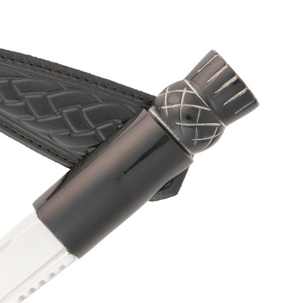 Sgian Dubh Oxhorn handle, carved thistle top, close up front of handle